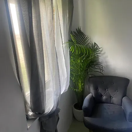 Casa de hóspedes Buti Rooms *