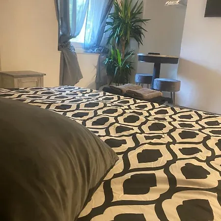 Buti Rooms